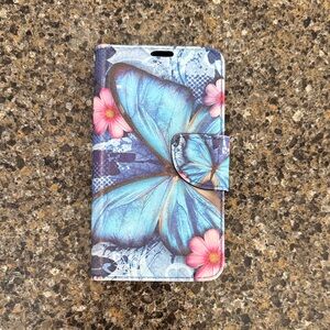 Phone Case and Wallet in 1 - fits a variety of phones!
